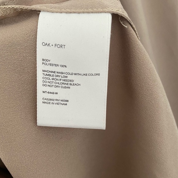 ❣️SOLD❣️Oak + Fort Silk Material Button Down Size XS - Picture 6 of 6